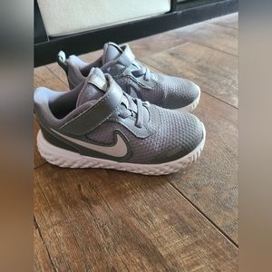 Toddler Nike revolution